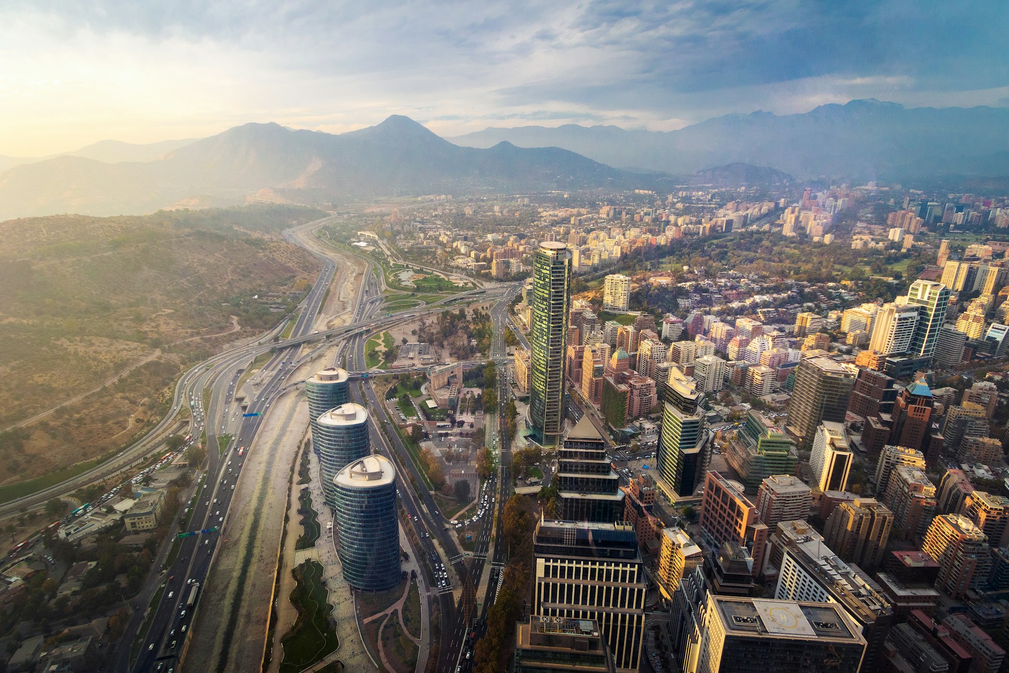 Vista aérea del distrito financiero de Santiago de Chile