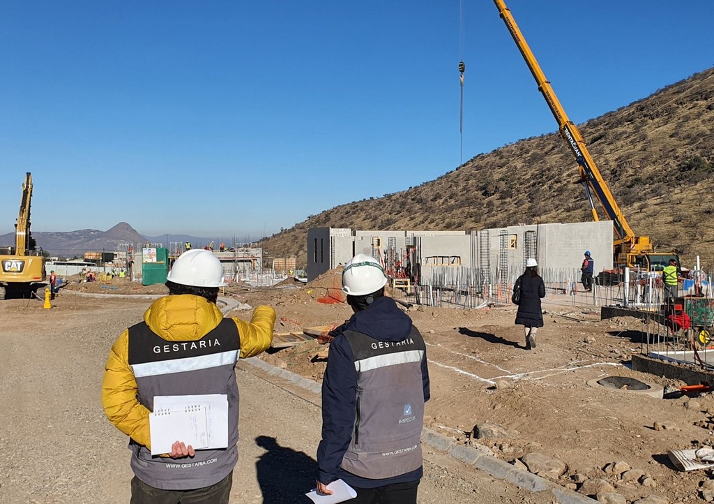 Proyecto de Gestaria en terreno con dos Inspectores Técnicos de Obra presentes