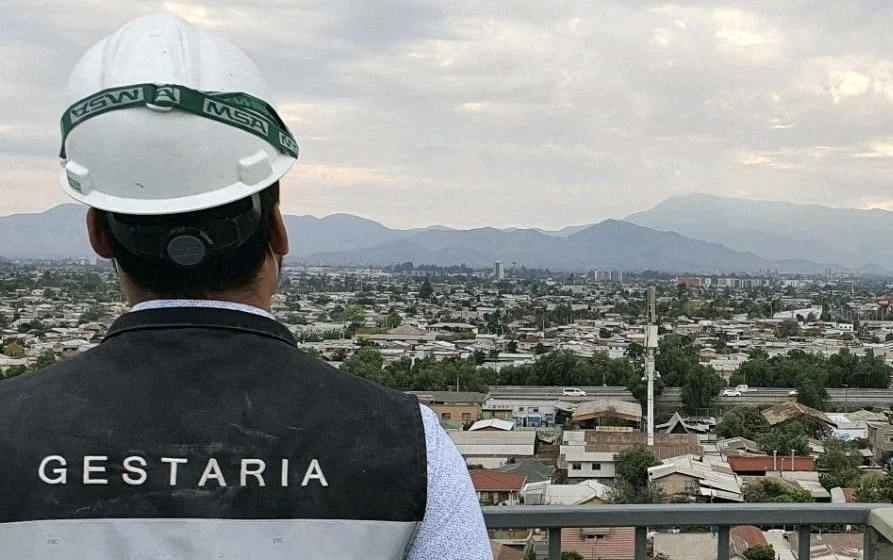 Inspector Técnico de Obra (ITO) de Gestaria supervisando construcción