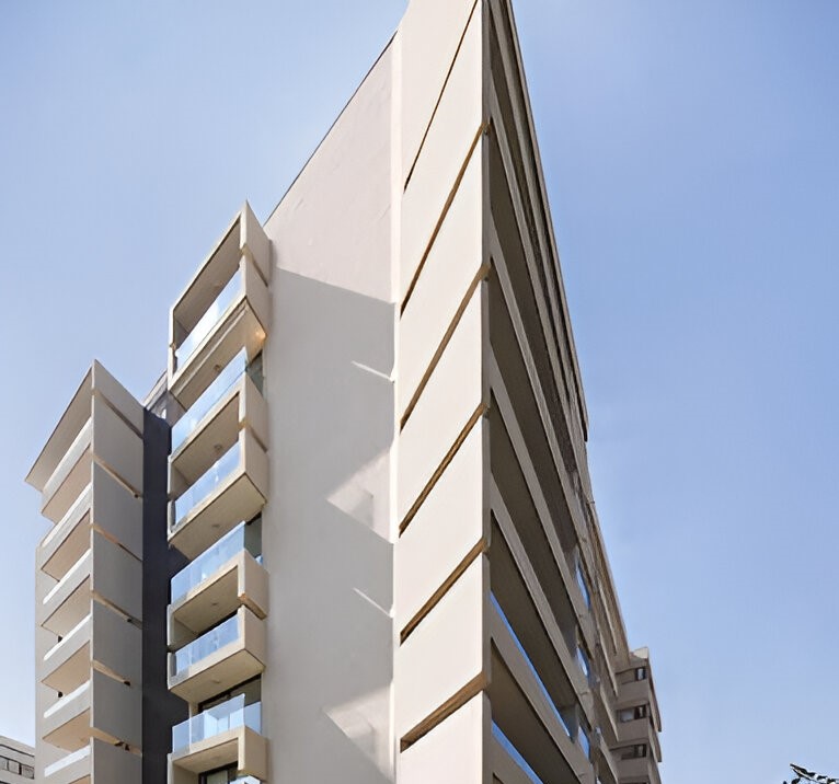 Fachada de edificio con celosías, proyecto de Gestaria